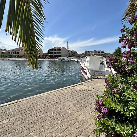 Apartmán Bel Dans Calme Et Proche De La Marina Cyprien Sc070-048 *